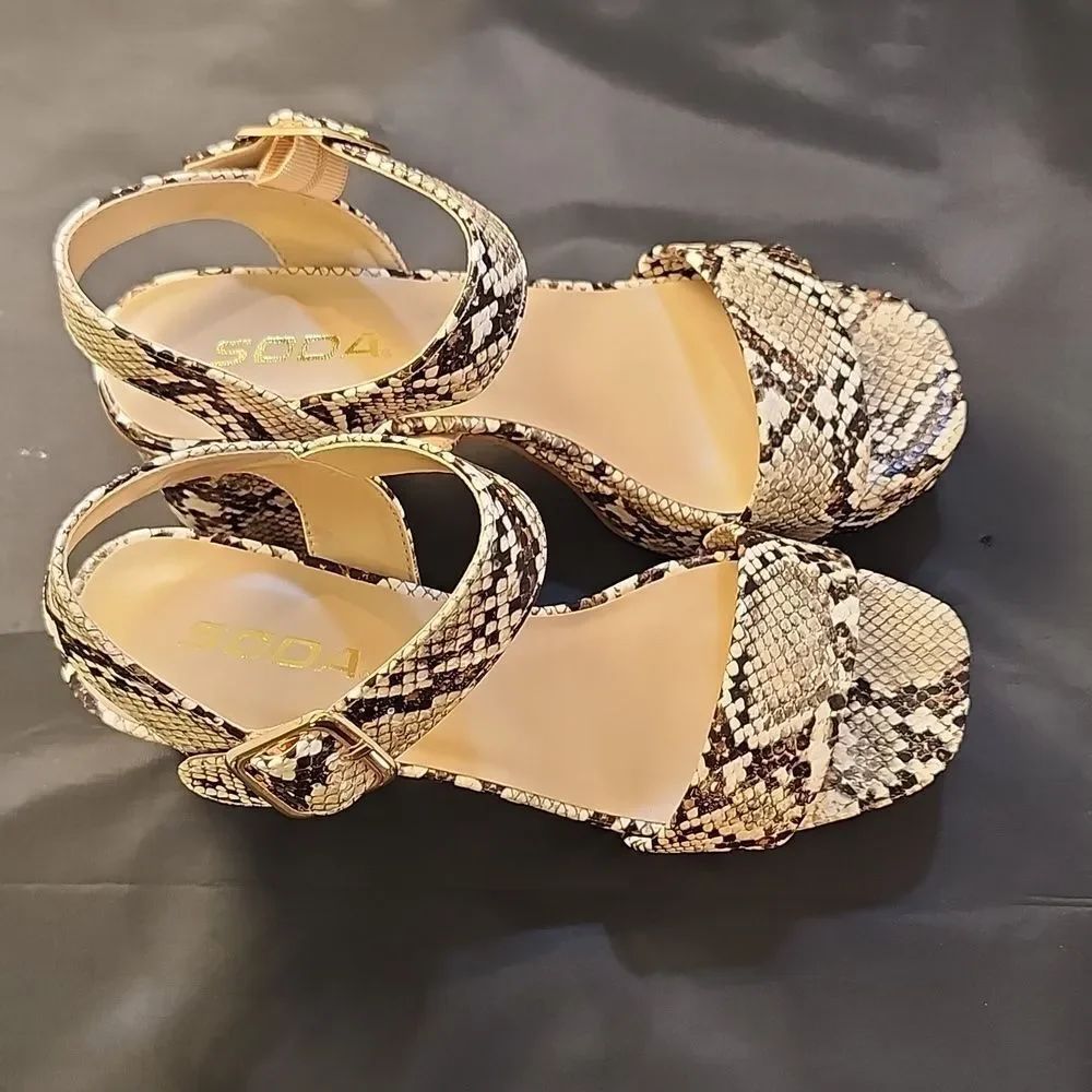 Brand New Soda Macey Pyton Sladies Women's Block Heel Sandals G1 — image 4 of 8